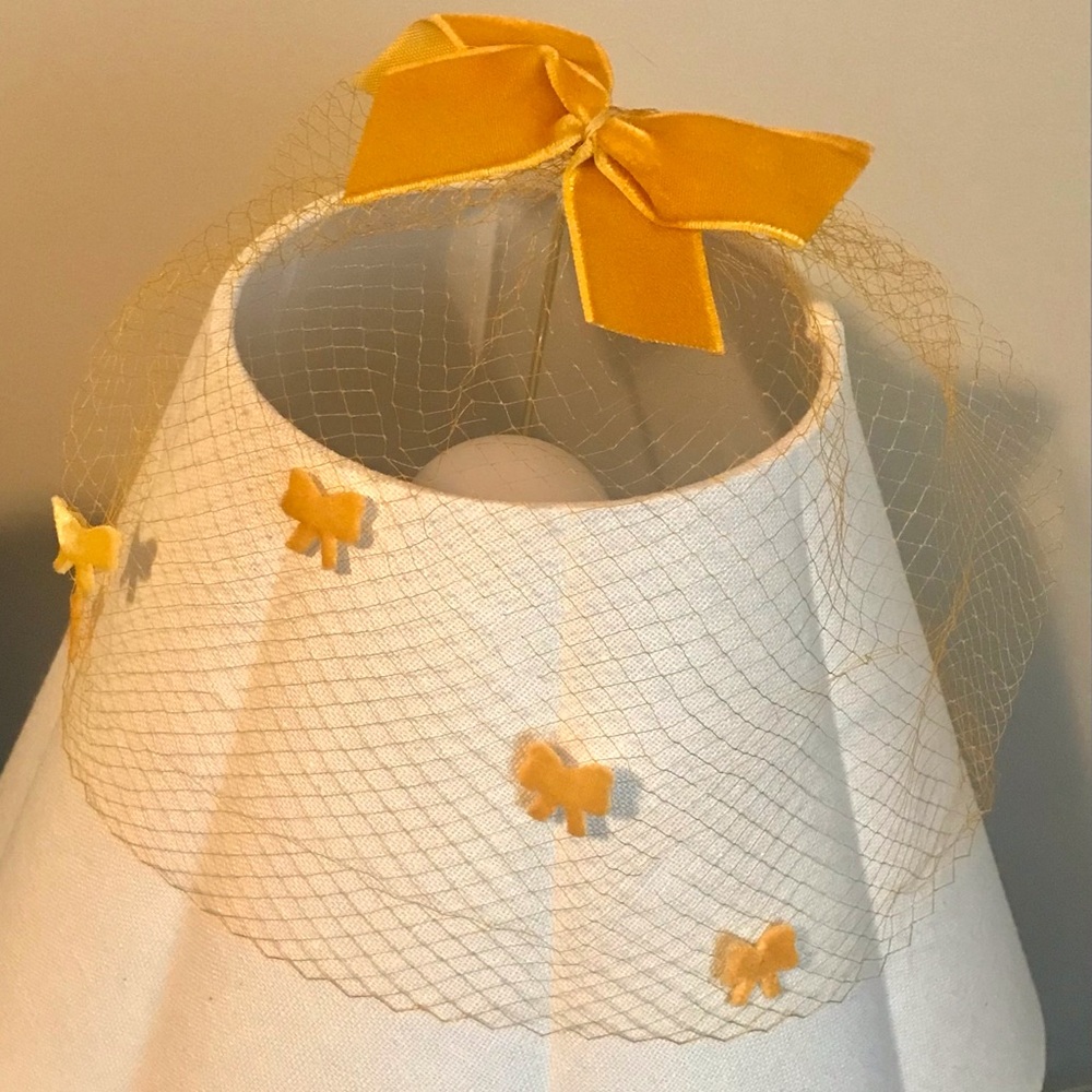 Vintage 1950s 1960s Marigold Yellow Glamour Veil Hat Netting Velvet Bows W/ BOX - Picture 4 of 6